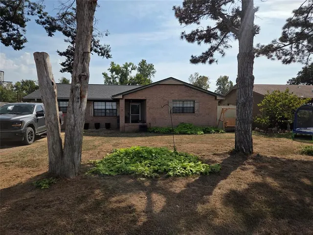 Photo 6 — 124 E Gardner Street, Pauls Valley, OK 73075