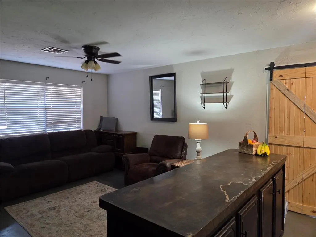 Photo 10 — 124 E Gardner Street, Pauls Valley, OK 73075