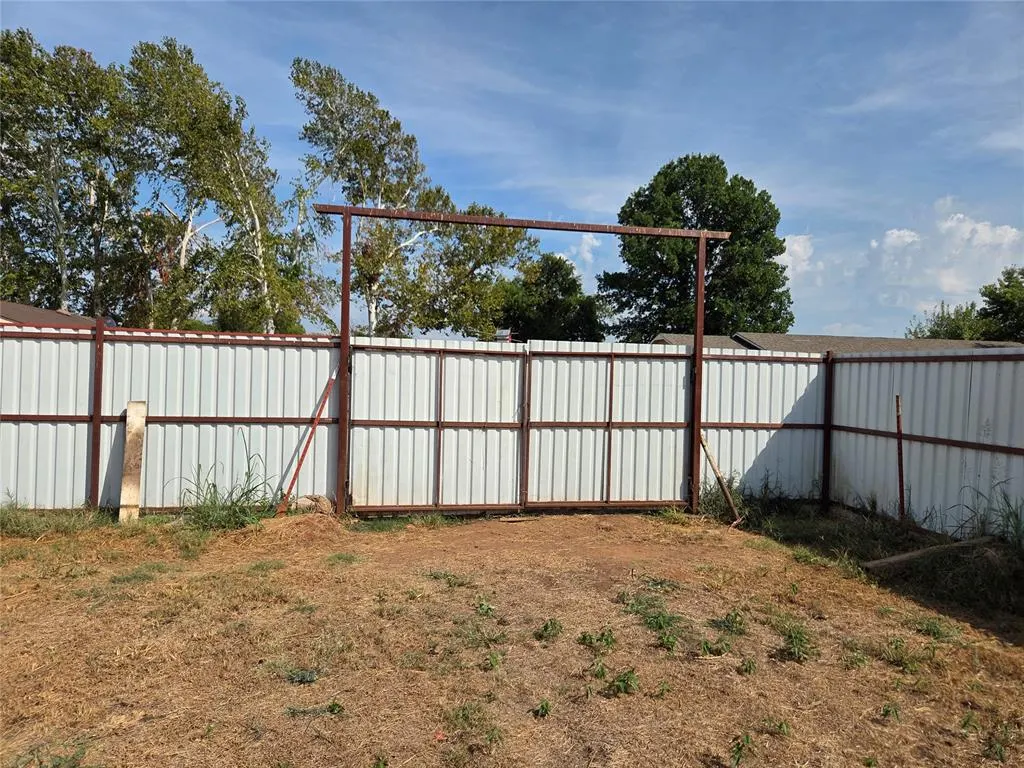 Photo 27 — 124 E Gardner Street, Pauls Valley, OK 73075