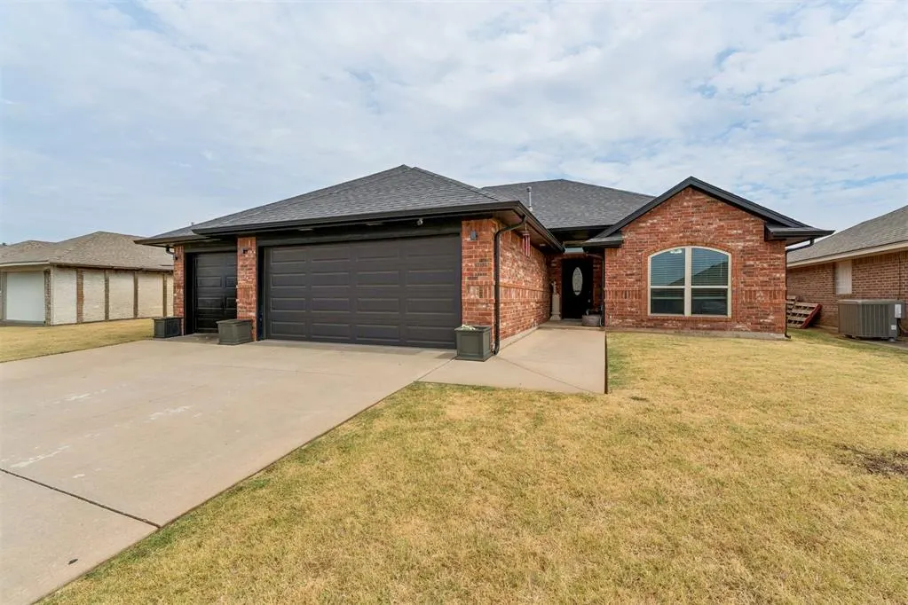 Front exterior — 616 Madeline Lane, Moore, OK 73160