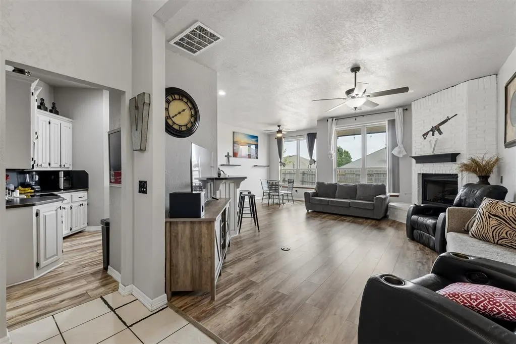 Photo 5 — 616 Madeline Lane, Moore, OK 73160