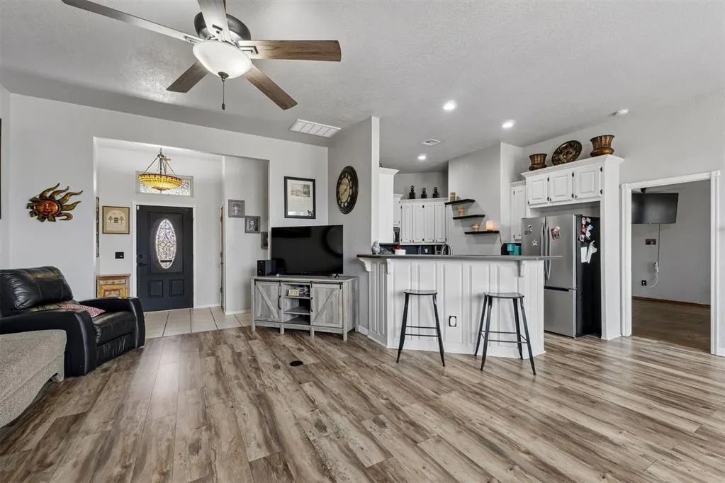 Photo 8 — 616 Madeline Lane, Moore, OK 73160