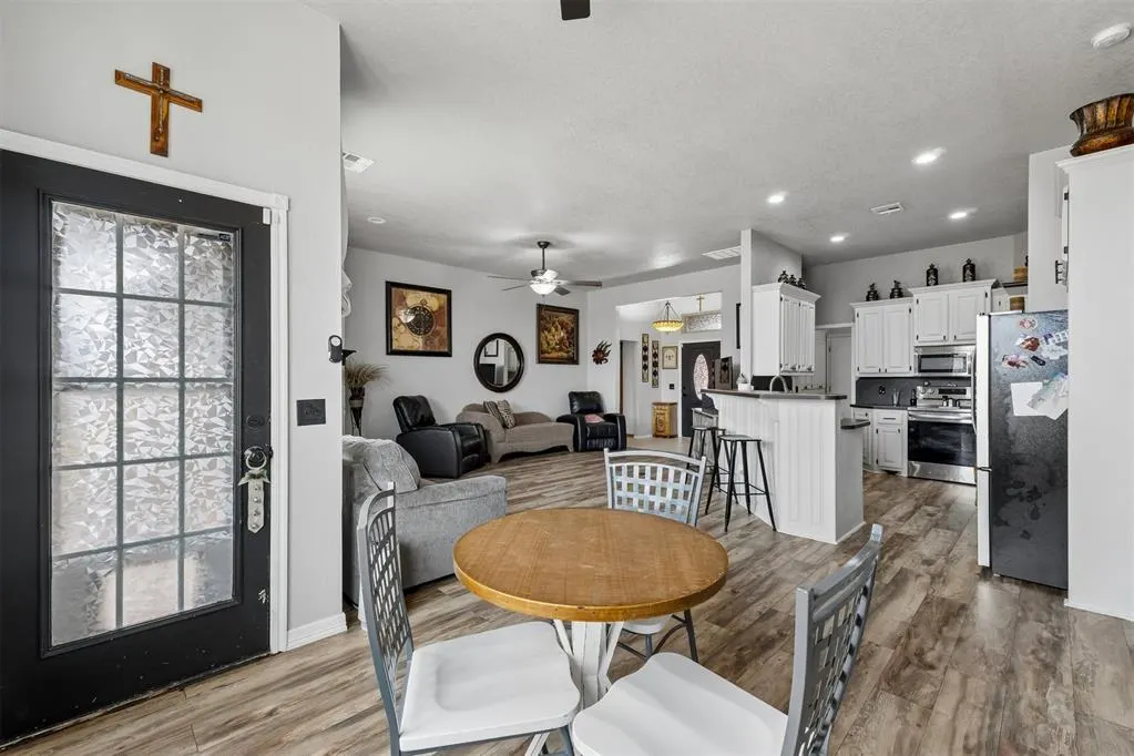 Photo 11 — 616 Madeline Lane, Moore, OK 73160