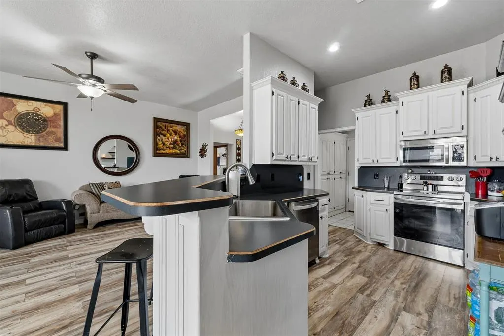 Photo 13 — 616 Madeline Lane, Moore, OK 73160