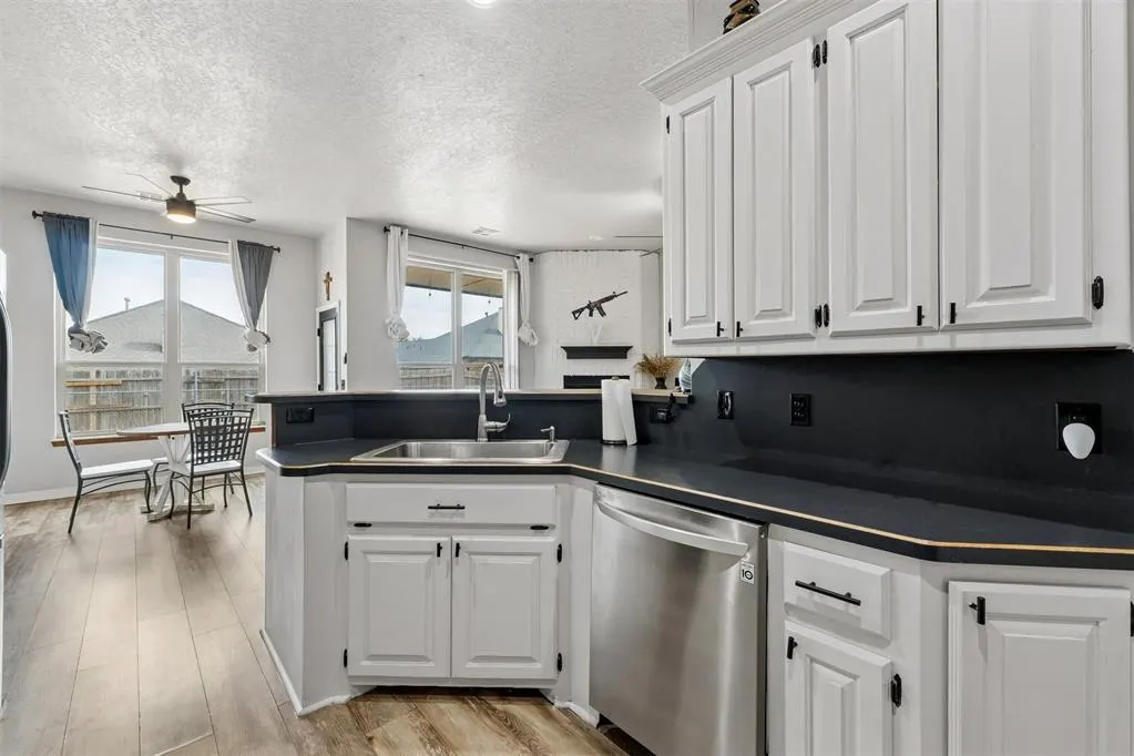 Photo 15 — 616 Madeline Lane, Moore, OK 73160
