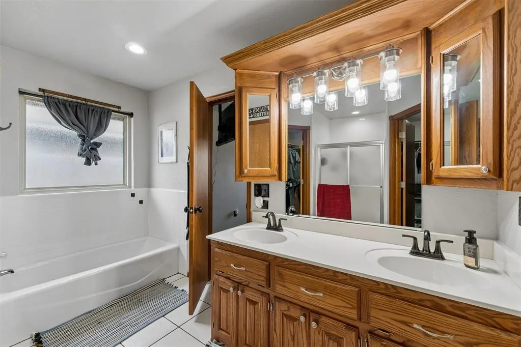 Photo 21 — 616 Madeline Lane, Moore, OK 73160