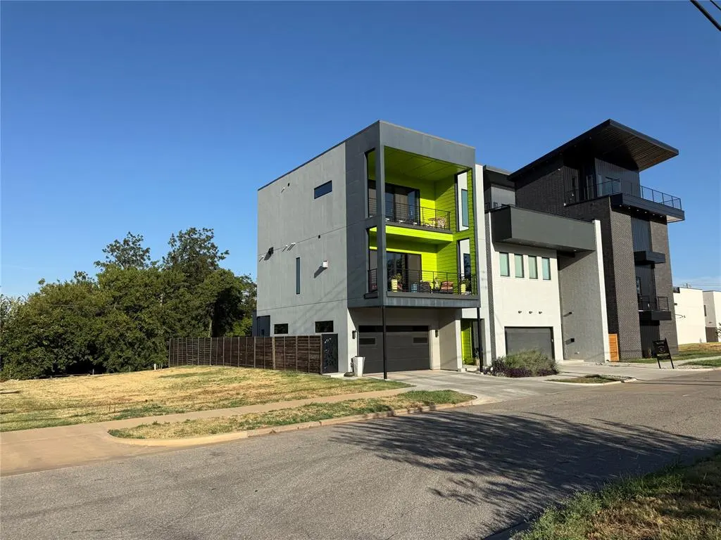 Front exterior — 915 N Francis Avenue, Oklahoma City, OK 73106