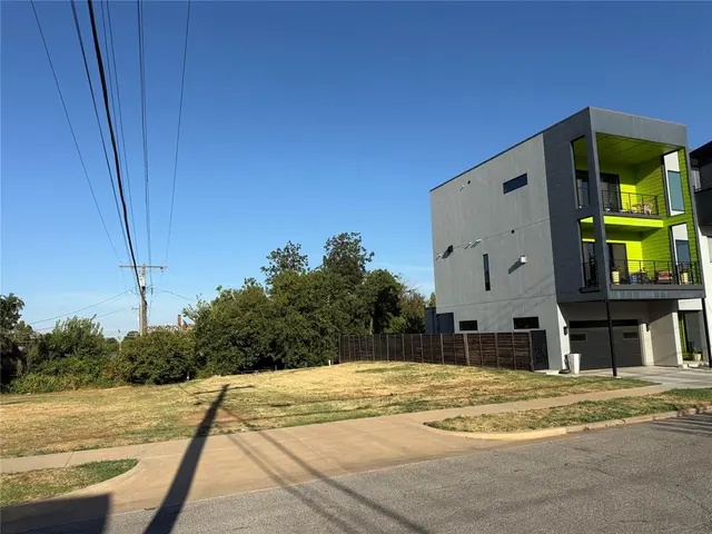 Photo 2 — 915 N Francis Avenue, Oklahoma City, OK 73106