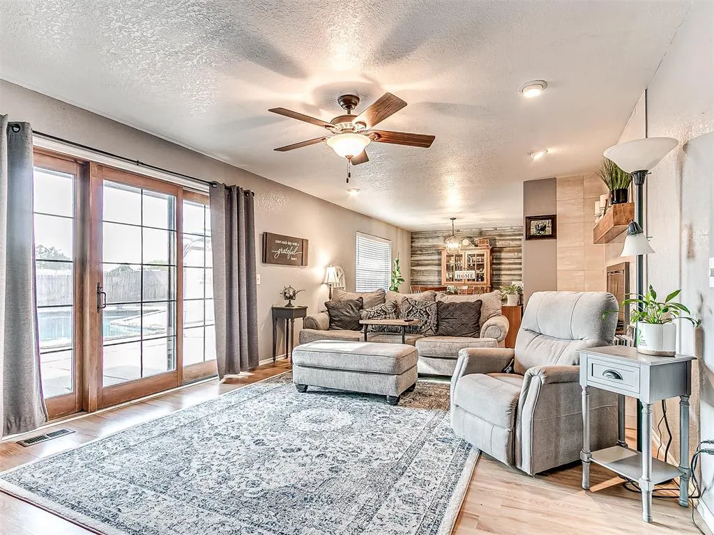 Photo 6 — 20383 N Council Road, Edmond, OK 73012