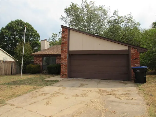 Photo 2 — 105 Stonewood Drive, Noble, OK 73068