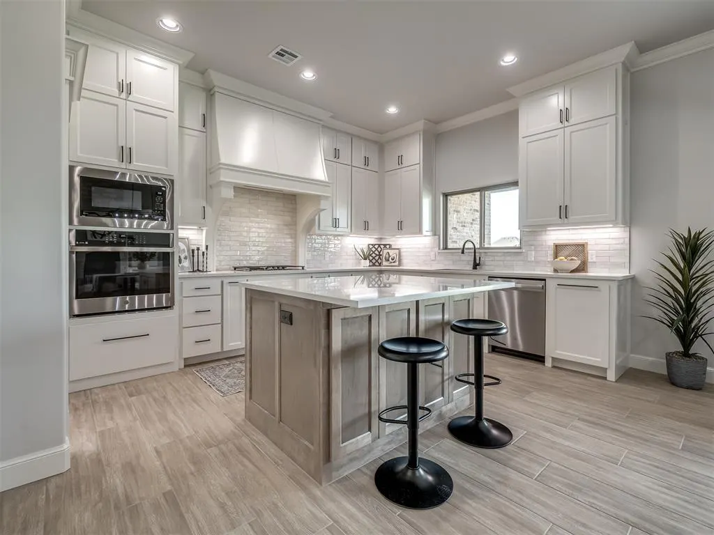 Photo 4 — 2237 W Cole Drive, Mustang, OK 73064
