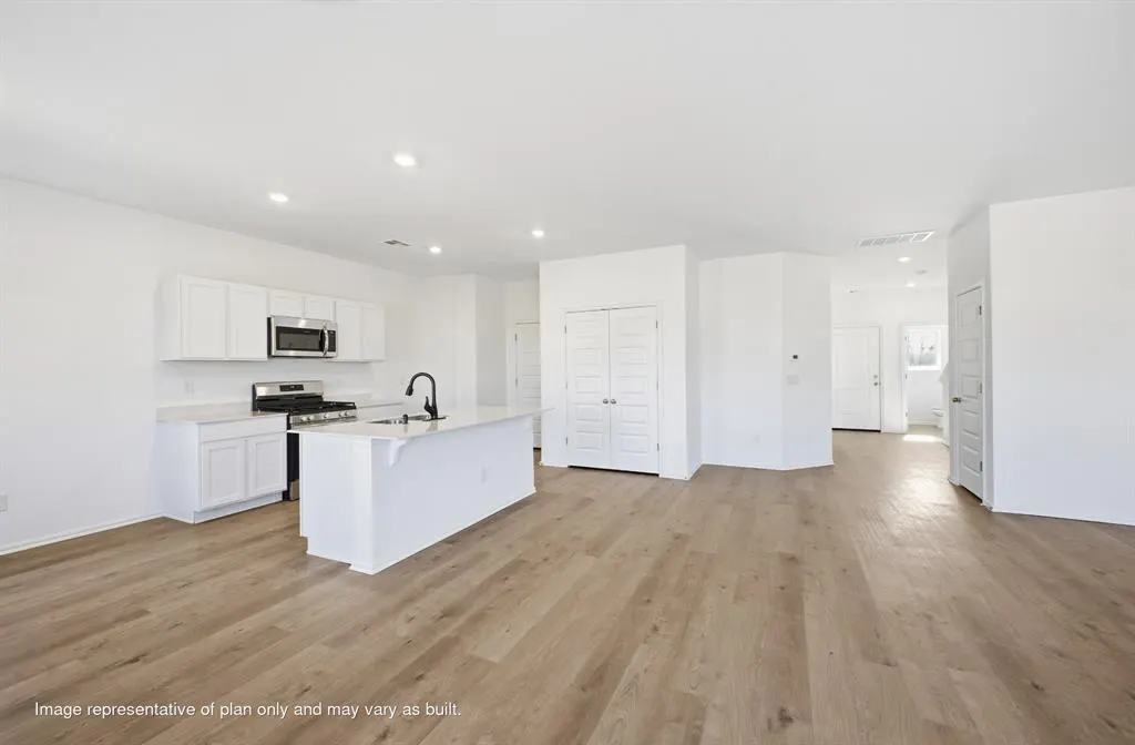 Photo 3 — 10021 Appaloosa Lane, Yukon, OK 73099