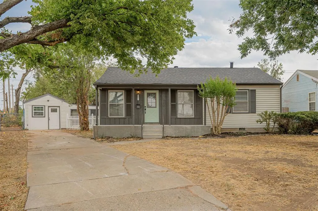 Front exterior — 231 Russell Drive, Midwest City, OK 73110