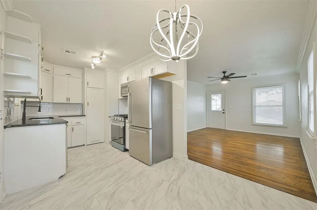 Photo 9 — 231 Russell Drive, Midwest City, OK 73110