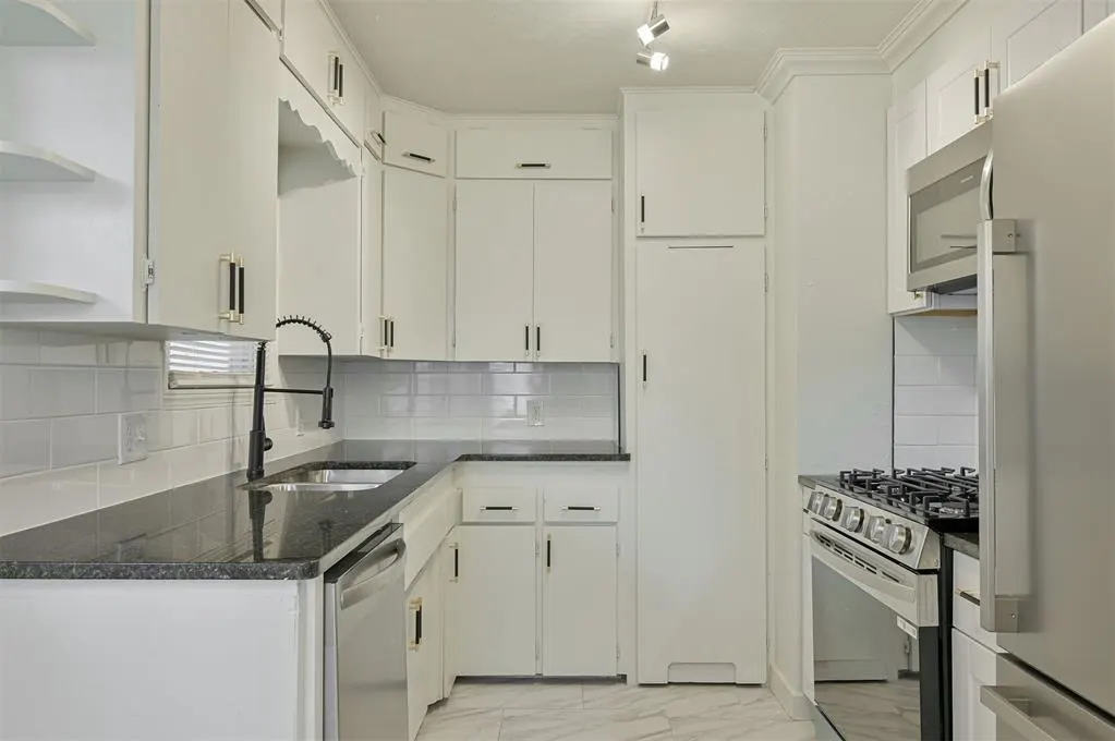 Photo 11 — 231 Russell Drive, Midwest City, OK 73110