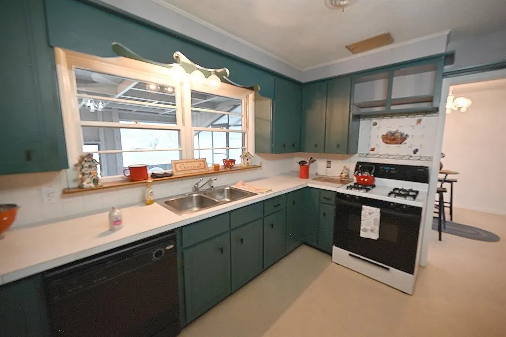 Photo 7 — 17 Hillcrest Street, Perry, OK 73077