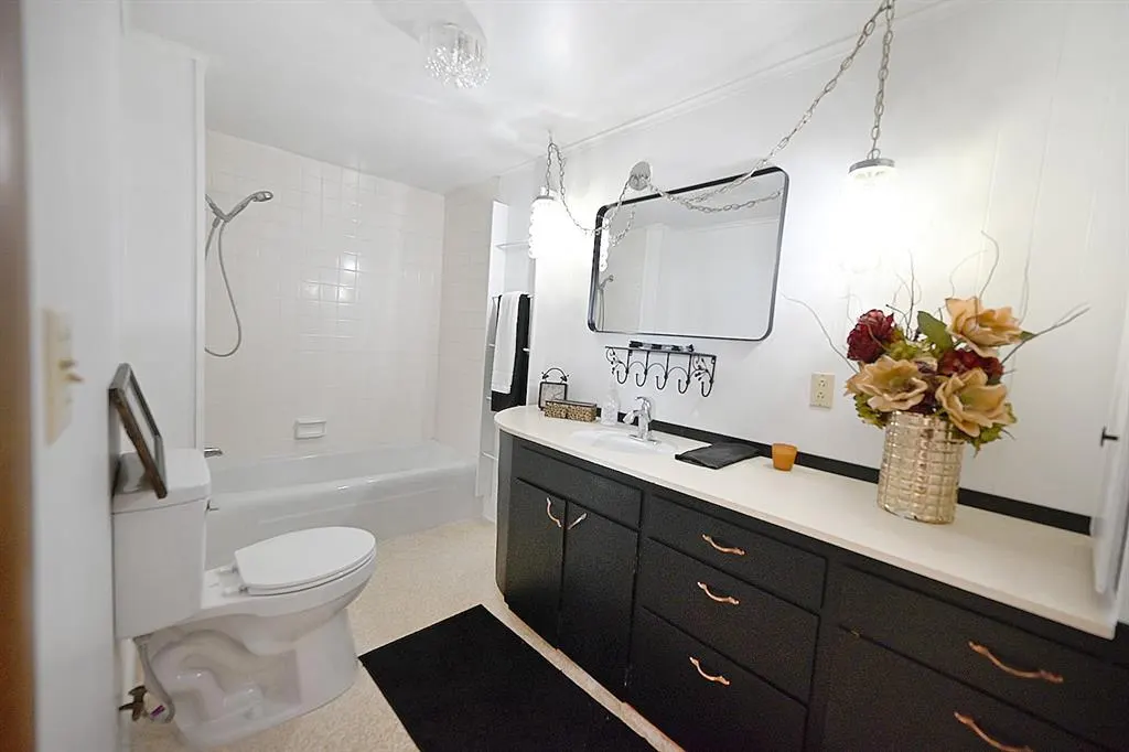Photo 18 — 17 Hillcrest Street, Perry, OK 73077