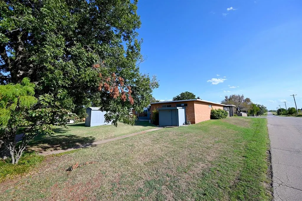 Photo 35 — 17 Hillcrest Street, Perry, OK 73077