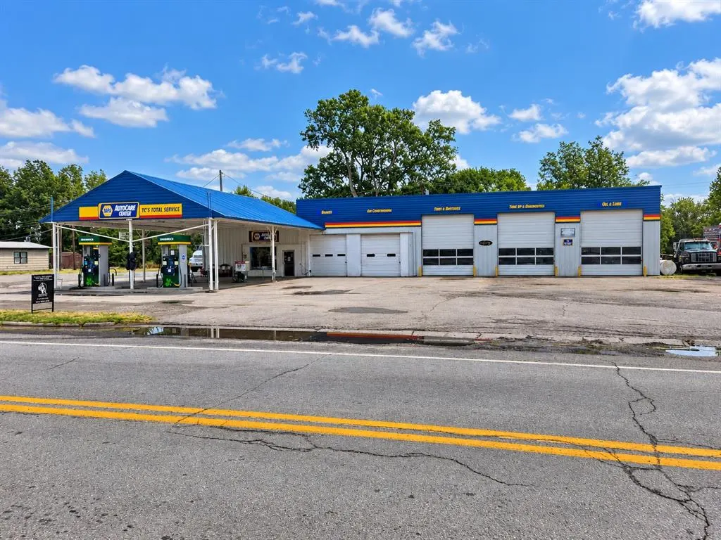 Front exterior — 408 N Hazlett Street, Fort Cobb, OK 73038