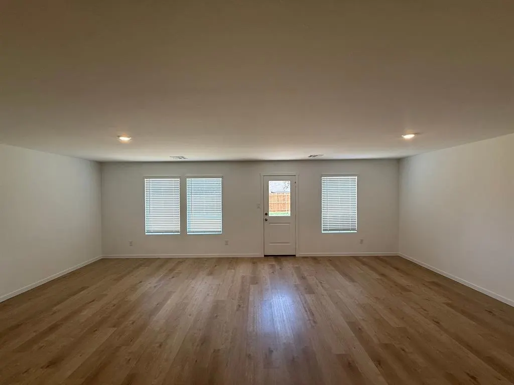 Photo 3 — 2152 Cedar Creek Avenue, Yukon, OK 73099