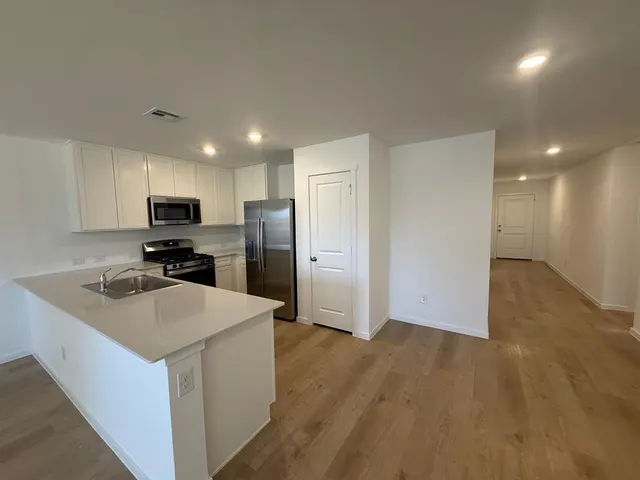 Photo 5 — 2152 Cedar Creek Avenue, Yukon, OK 73099