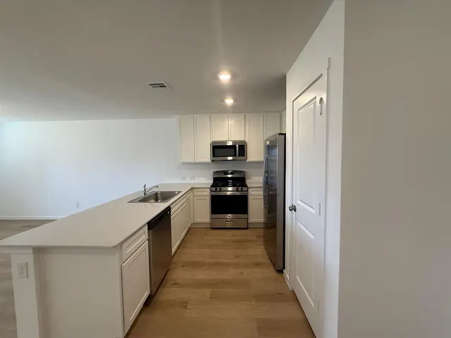 Photo 6 — 2152 Cedar Creek Avenue, Yukon, OK 73099