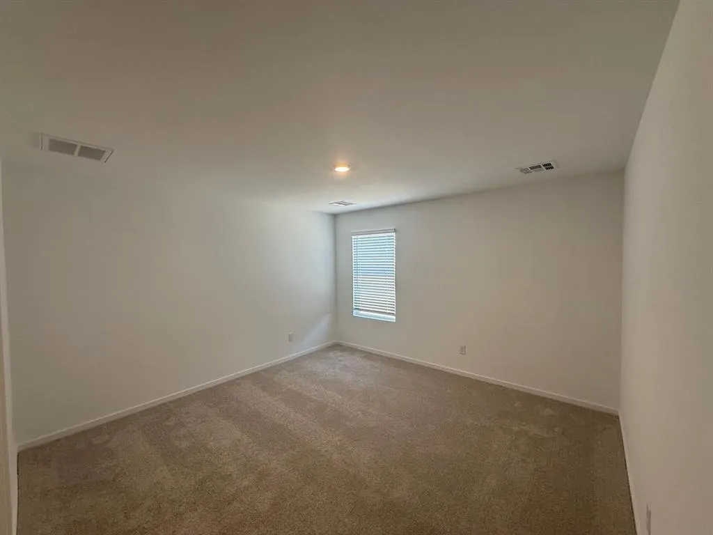 Photo 7 — 2152 Cedar Creek Avenue, Yukon, OK 73099