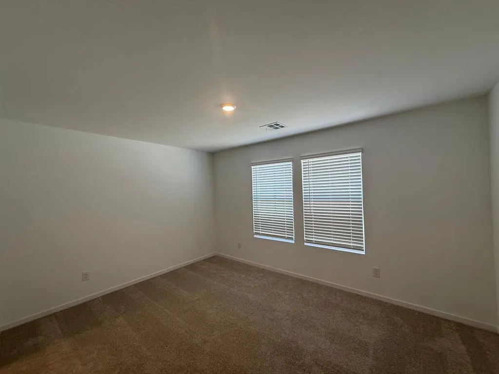 Photo 11 — 2152 Cedar Creek Avenue, Yukon, OK 73099