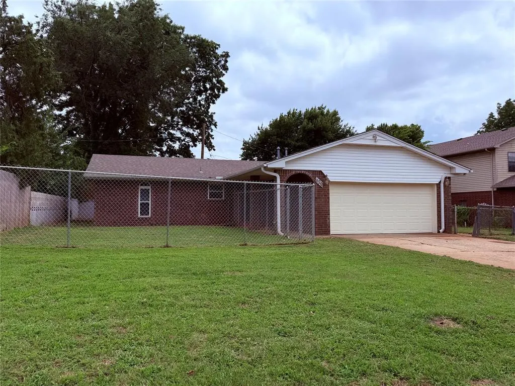 Photo 2 — 620 W Adams Street, Purcell, OK 73080