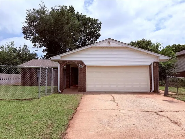 Photo 3 — 620 W Adams Street, Purcell, OK 73080