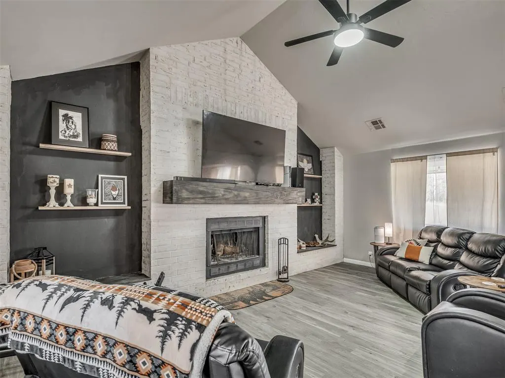 Photo 3 — 10828 Eastway Street, McLoud, OK 74851