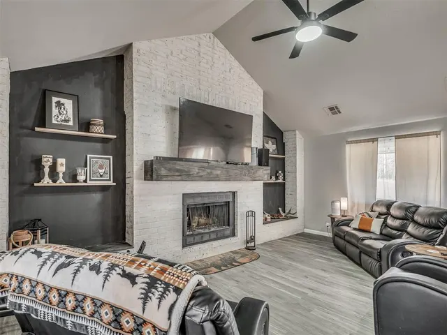 Photo 3 — 10828 Eastway Street, McLoud, OK 74851