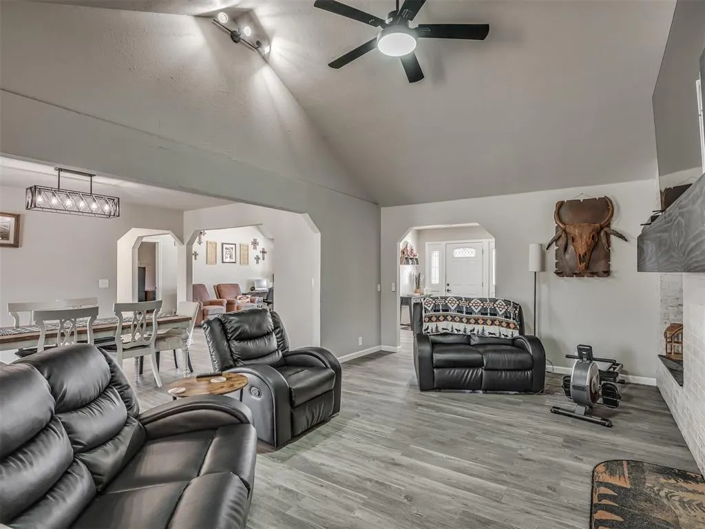 Photo 5 — 10828 Eastway Street, McLoud, OK 74851
