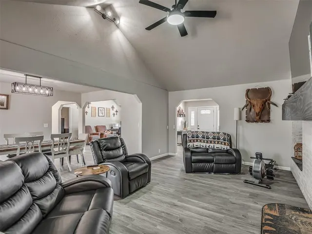 Photo 5 — 10828 Eastway Street, McLoud, OK 74851