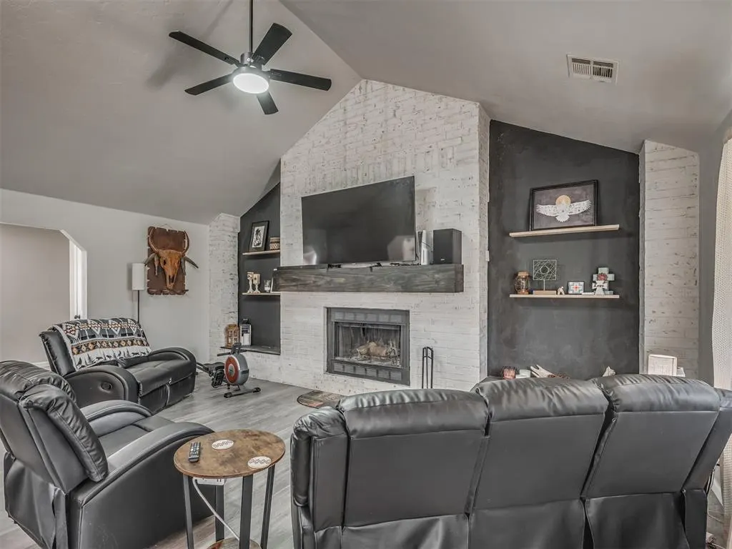 Photo 7 — 10828 Eastway Street, McLoud, OK 74851