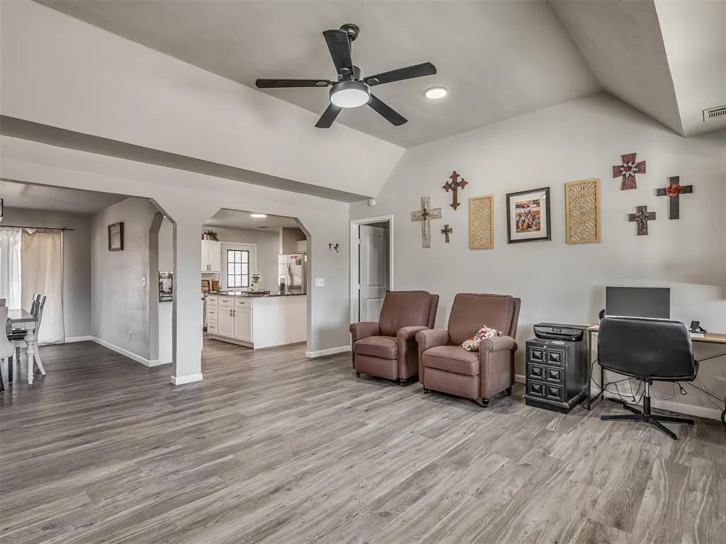 Photo 9 — 10828 Eastway Street, McLoud, OK 74851