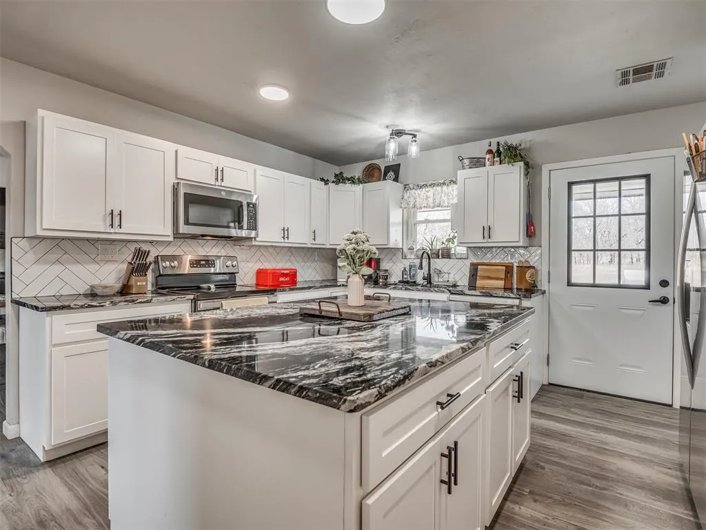 Photo 14 — 10828 Eastway Street, McLoud, OK 74851