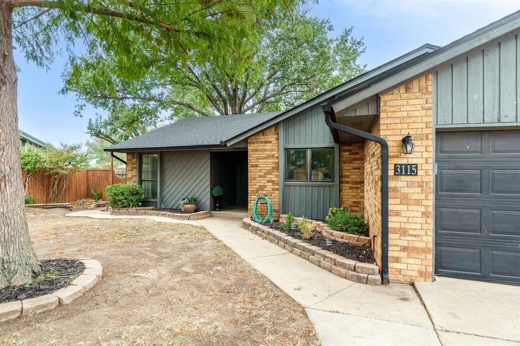 Photo 2 — 3115 Bent Oaks Circle, Norman, OK 73072
