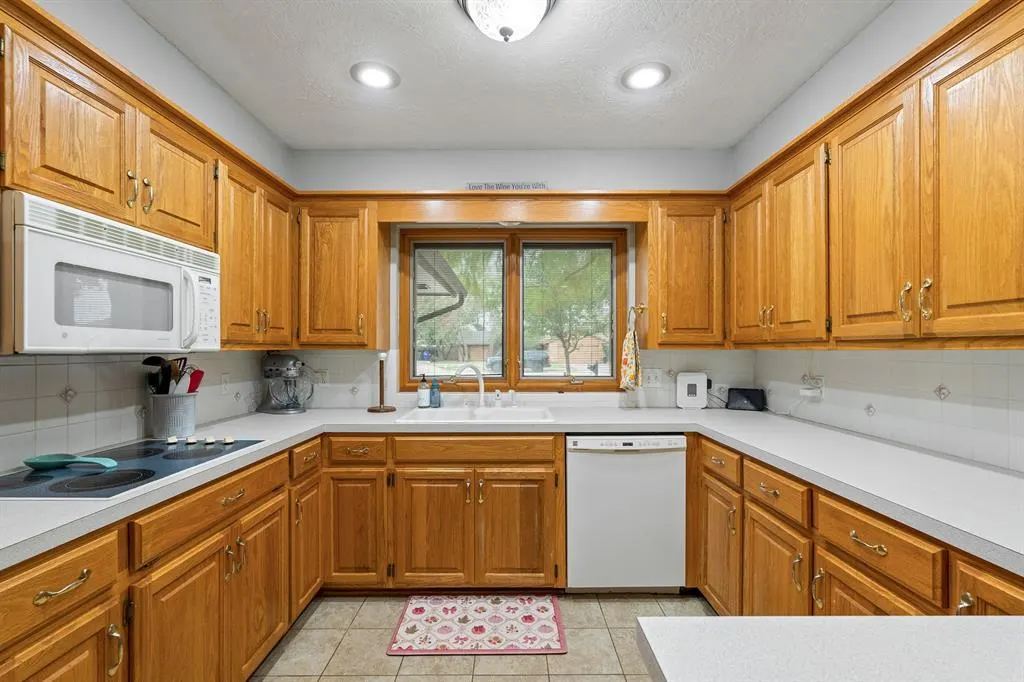 Photo 12 — 3115 Bent Oaks Circle, Norman, OK 73072