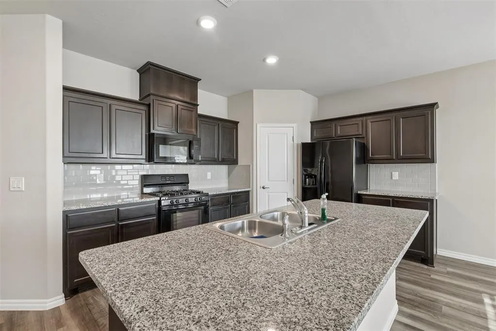 Photo 11 — 9520 Timberland Lane, Yukon, OK 73099