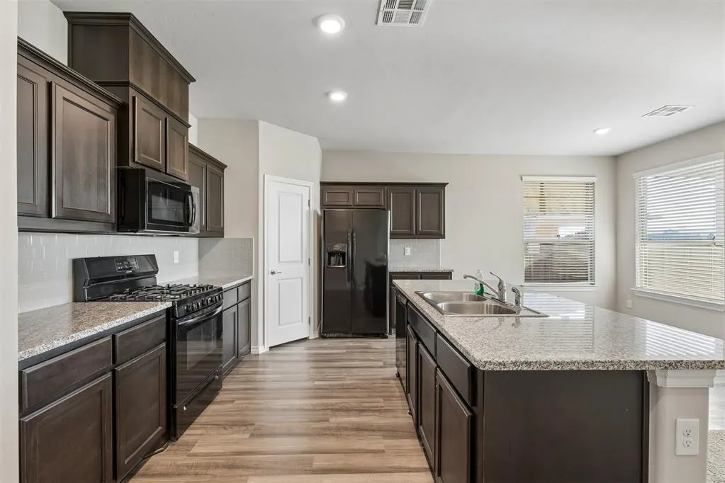 Photo 12 — 9520 Timberland Lane, Yukon, OK 73099