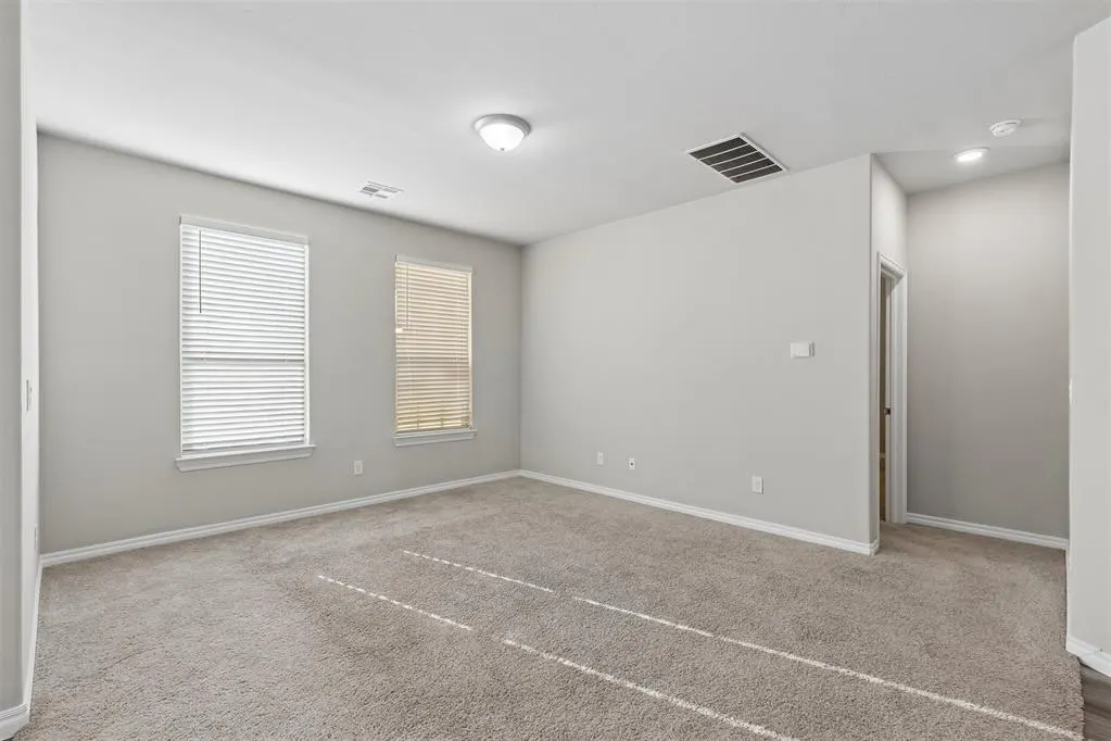 Photo 8 — 9520 Timberland Lane, Yukon, OK 73099