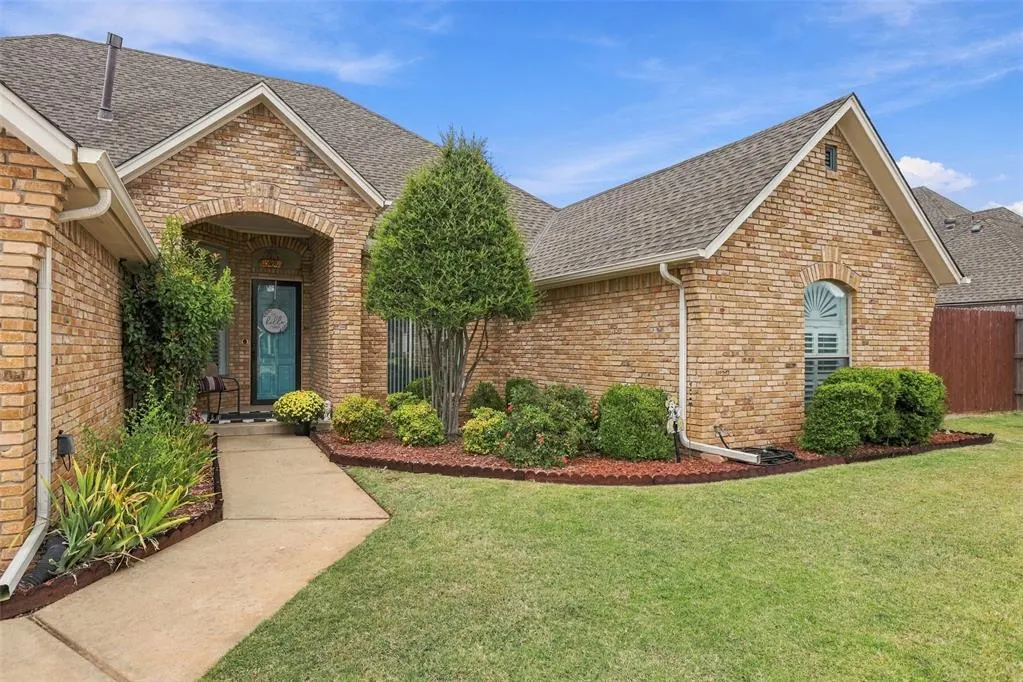 Photo 2 — 2421 Marforio Place, Oklahoma City, OK 73170