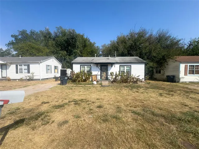 Photo 2 — 929 N Patchin Avenue, Shawnee, OK 74801