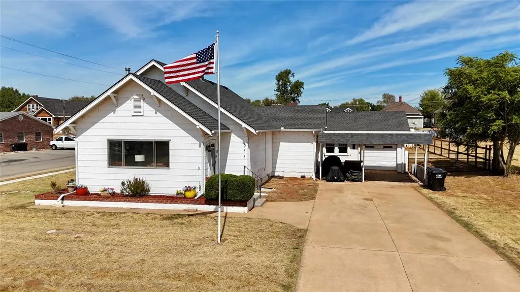 Front exterior — 305 E Main Street, Hydro, OK 73048