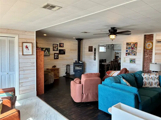 Photo 4 — 305 E Main Street, Hydro, OK 73048