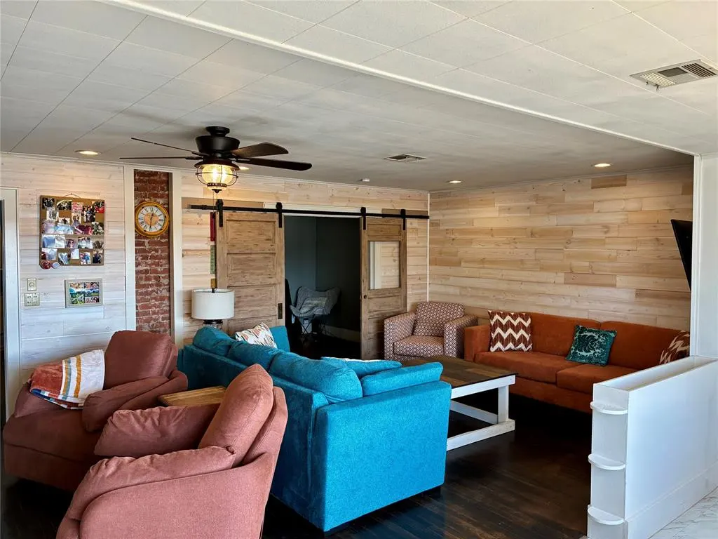 Photo 5 — 305 E Main Street, Hydro, OK 73048