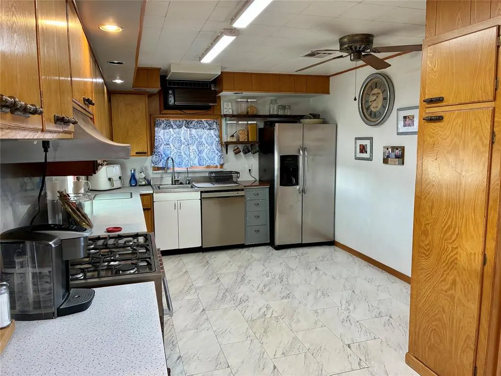 Photo 17 — 305 E Main Street, Hydro, OK 73048