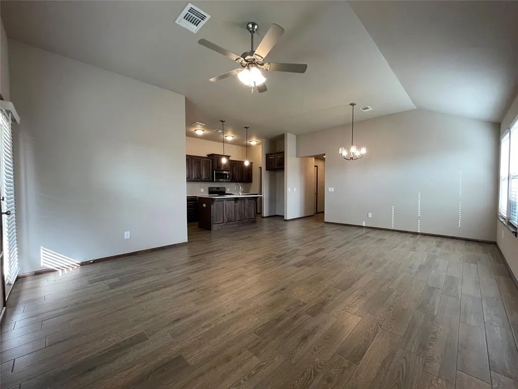 Photo 2 — 2033 Sara Vista Road, Yukon, OK 73099