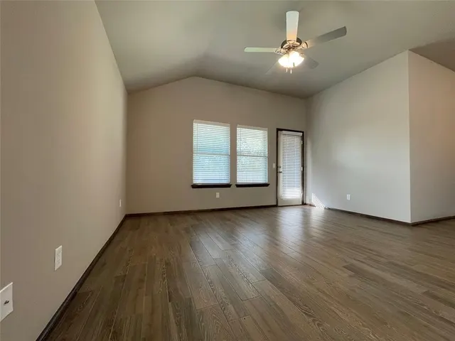 Photo 3 — 2033 Sara Vista Road, Yukon, OK 73099